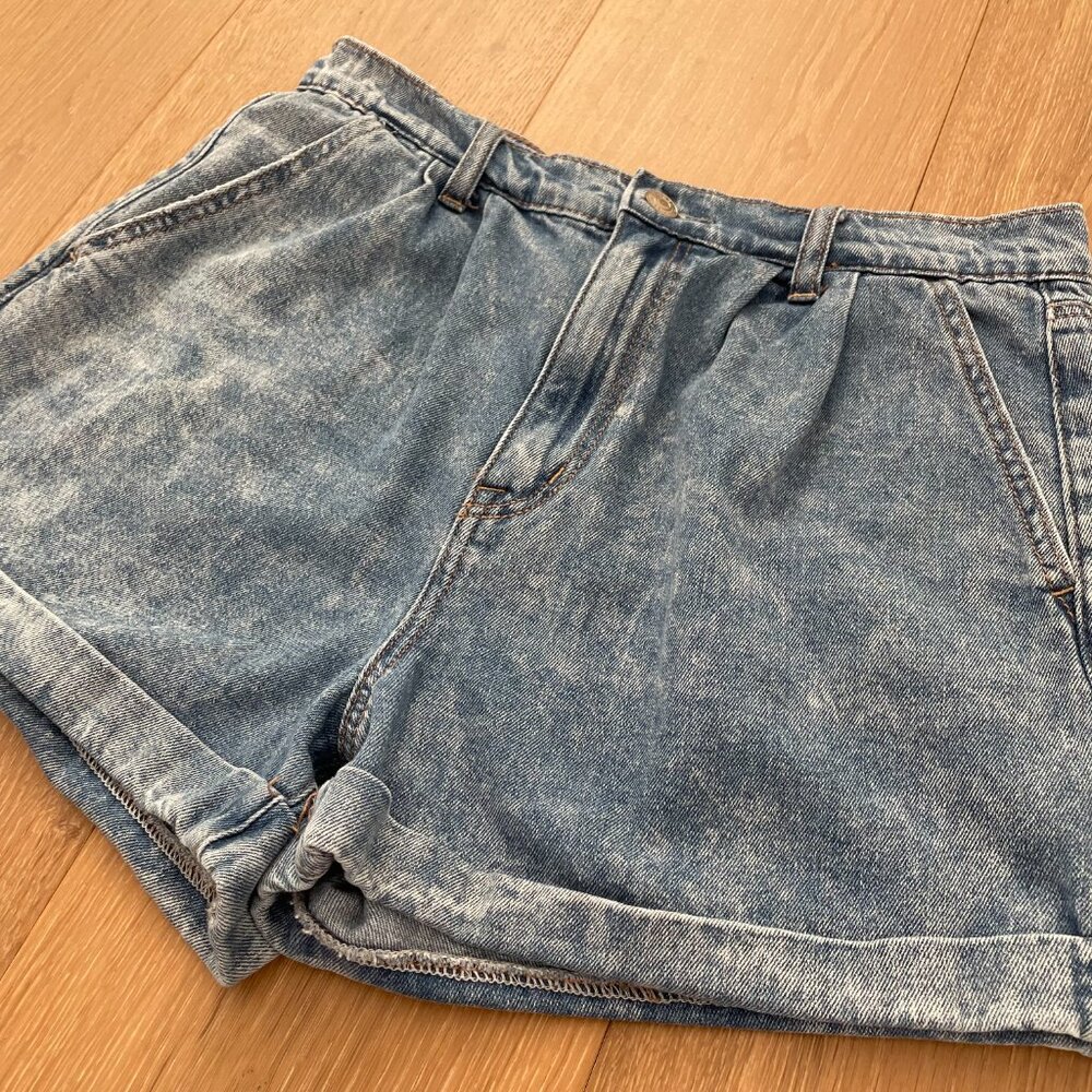 American Eagle Jean Shorts Women 8 Blue Denim Mom Pleated Acid 01237-5319 450 - Picture 3 of 13